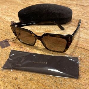 Tom Ford Winona sunglasses.  TF 1030. 53-15-140. 3p.   Authentic eyewear.
